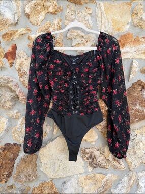 Windsor bodysuit Floral lace up long sleeves